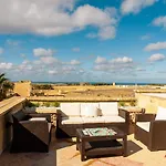 Pet Friendly Penthouse, Rooftop Jacuzzi With Views * Għarb