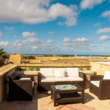 Pet Friendly Penthouse, Rooftop Jacuzzi With Views * Gharb (Gozo)