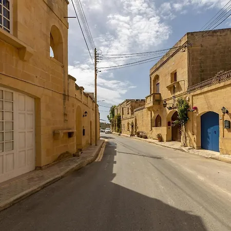 Apartment Pet Friendly Penthouse, Rooftop Jacuzzi With Views