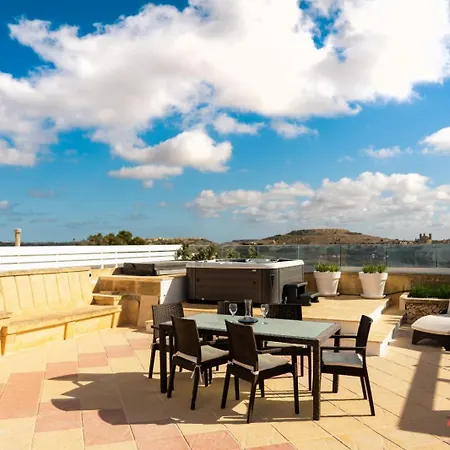 Pet Friendly Penthouse, Rooftop Jacuzzi With Views * Għarb
