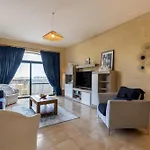 Pet Friendly Penthouse, Rooftop Jacuzzi With Views Apartmán Għarb