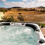 Pet Friendly Penthouse, Rooftop Jacuzzi With Views Apartmán *