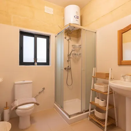 Pet Friendly Penthouse, Rooftop Jacuzzi With Views شقة