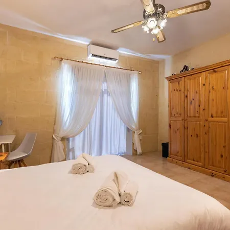 Pet Friendly Penthouse, Rooftop Jacuzzi With Views *