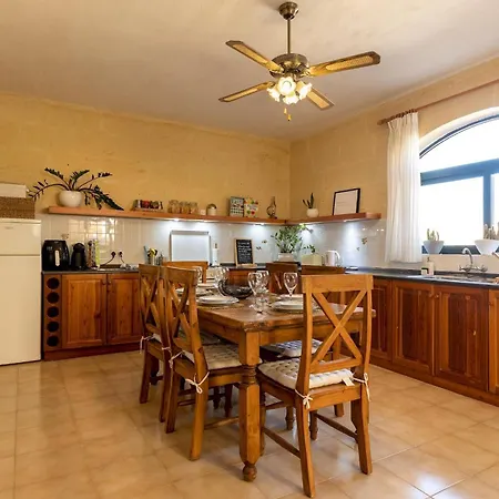 Pet Friendly Penthouse, Rooftop Jacuzzi With Views *