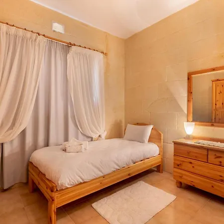 Pet Friendly Penthouse, Rooftop Jacuzzi With Views *