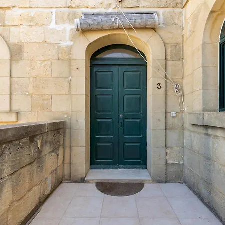 Pet Friendly Penthouse, Rooftop Jacuzzi With Views Apartment *