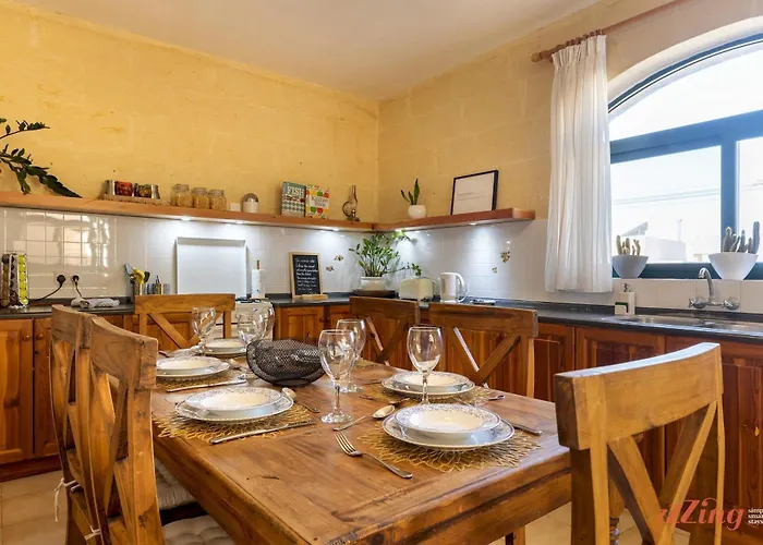 Pet Friendly Penthouse, Rooftop Jacuzzi With Views Appartement