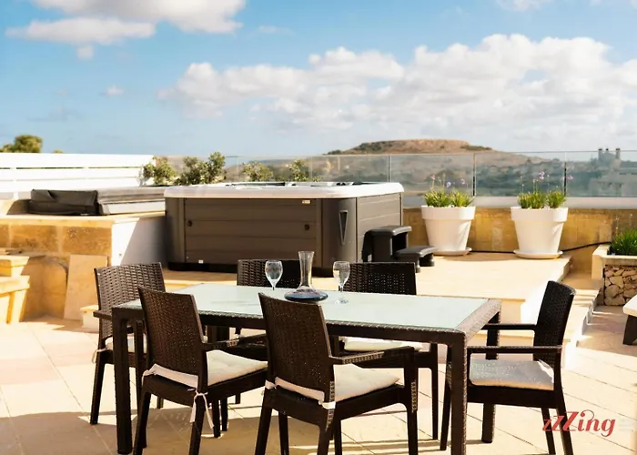 Pet Friendly Penthouse, Rooftop Jacuzzi With Views Appartement Għarb