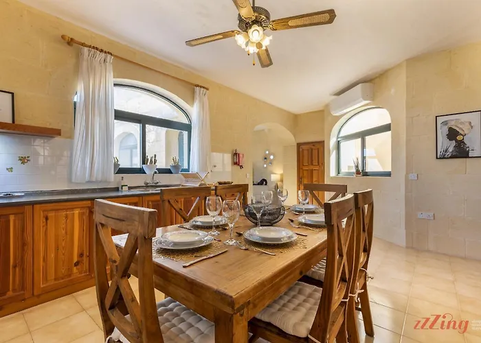 Appartement Pet Friendly Penthouse, Rooftop Jacuzzi With Views Għarb