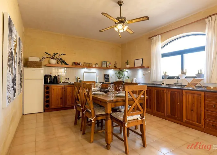 Pet Friendly Penthouse, Rooftop Jacuzzi With Views *