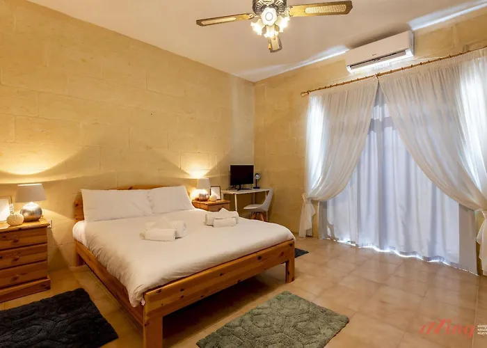 Appartement Pet Friendly Penthouse, Rooftop Jacuzzi With Views Għarb