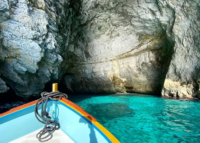 Pet Friendly Penthouse, Rooftop Jacuzzi With Views Appartement Għarb